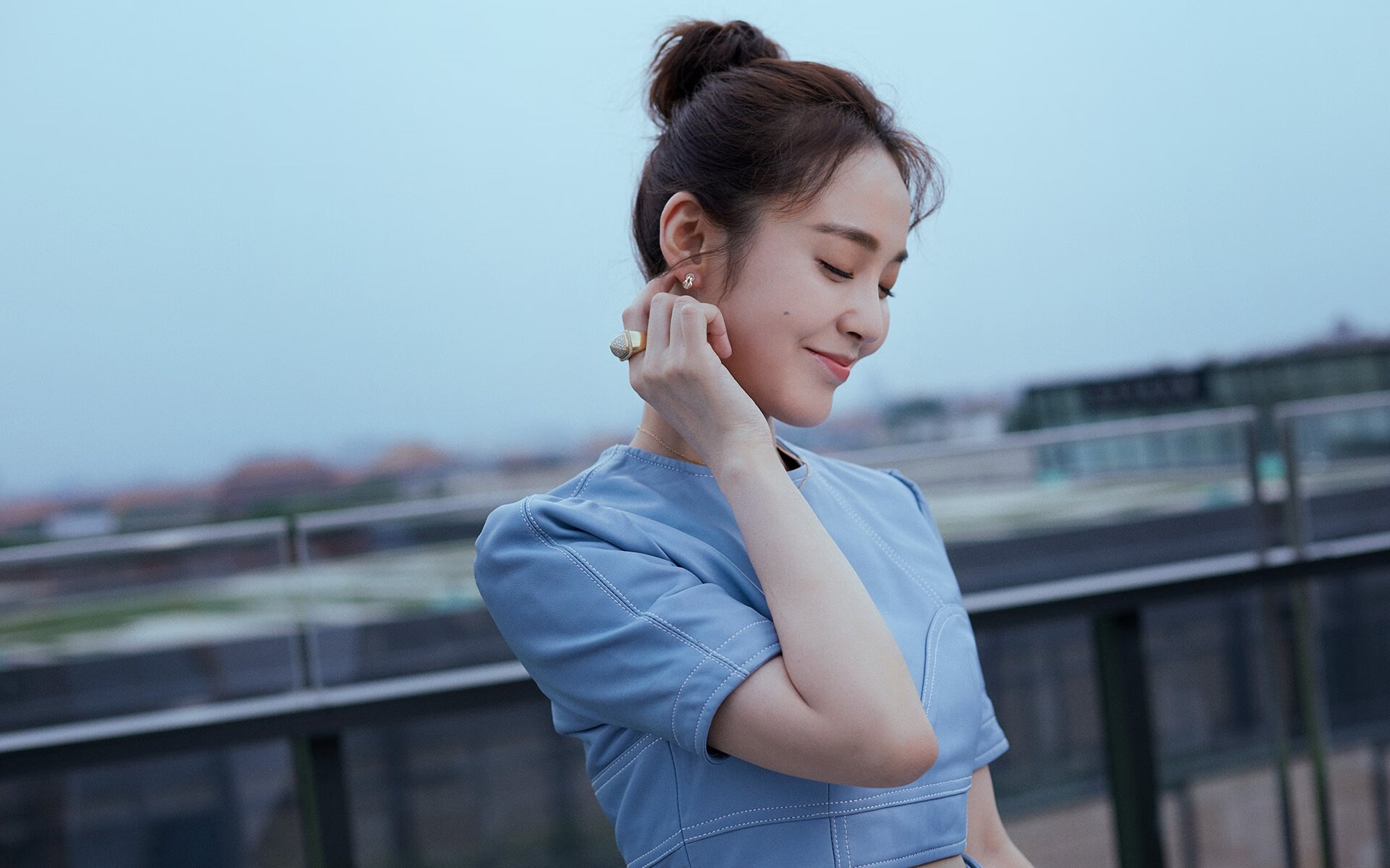 乐鱼官网-李娜携女儿亮相温网场边,李娜女儿叫什么名字