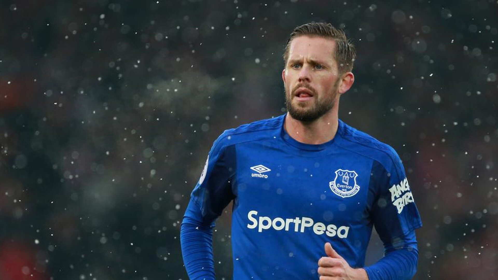 乐鱼体育app官方入口-欧洲杯激战:防守反击中的巅峰表现,欧洲杯接连爆冷